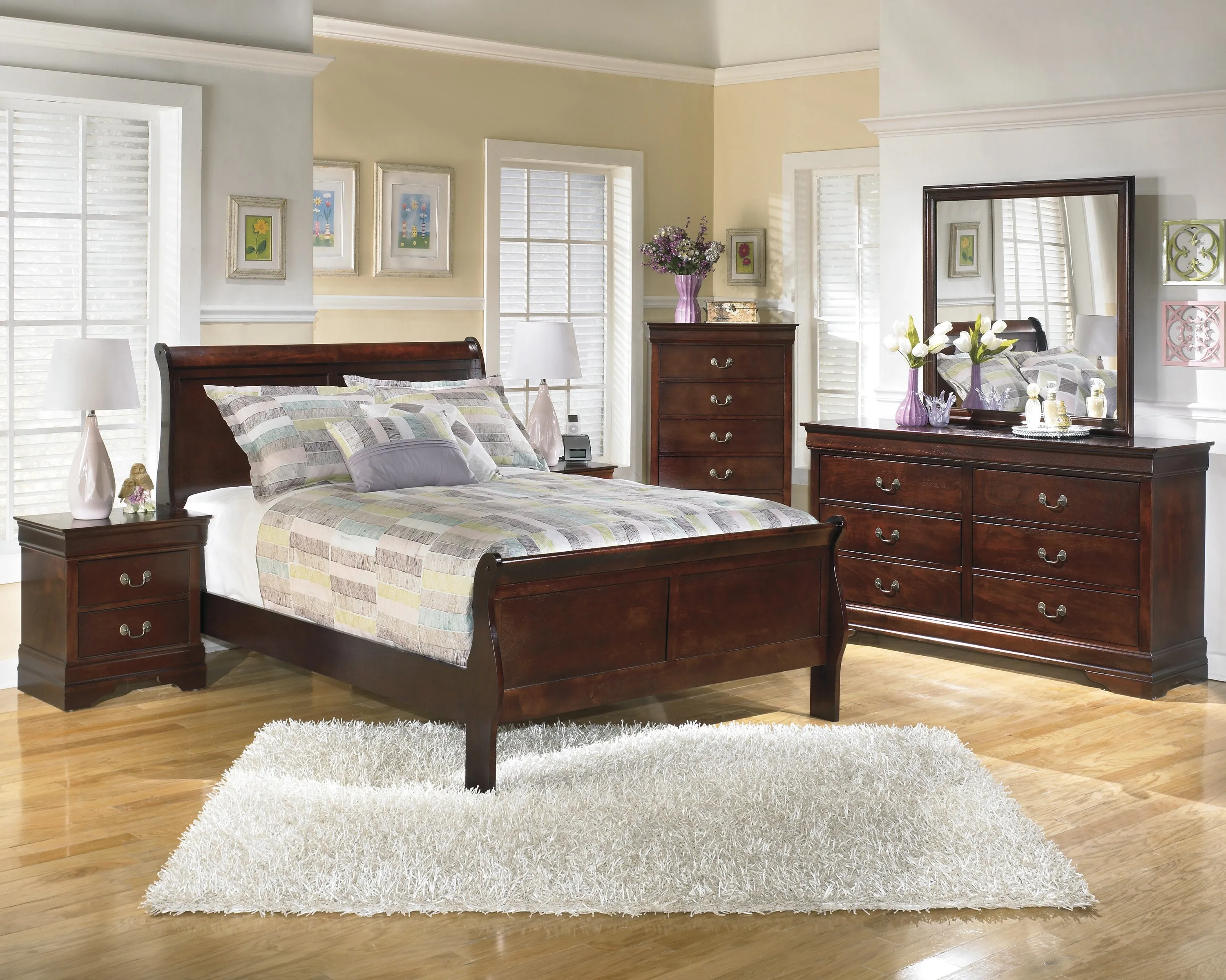 Alisdair Queen Sleigh Bed