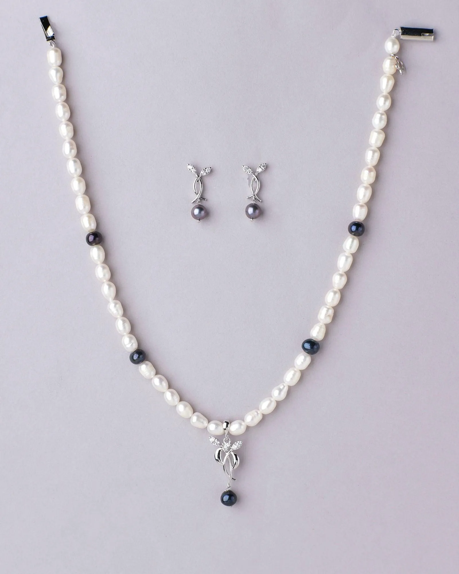 Elegant White Pearl Necklace Set